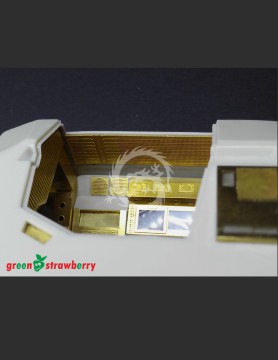 04217-1_32 Colonial Raptor – Interior 1/32 Green Strawberry