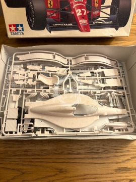 1989 Ferrari F189 Portugese G.P. (late version) - Tamiya 20024 skala 1/20