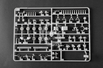 M1132 Stryker Engineer Squad Vehicle w/SMP&AMP - Trumpeter 07427 skala 1/72 