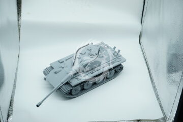  Fist of War German E60 ausf.D 12.8cm tank late type - Modelcollect UA35040 skala 1/35
