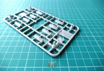 Model plastikowy Su-17 early ModelSvit 72017 skala 1/72