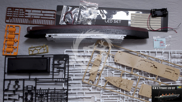 Titanic z oświetleniem LED Academy 14220 skala 1/700