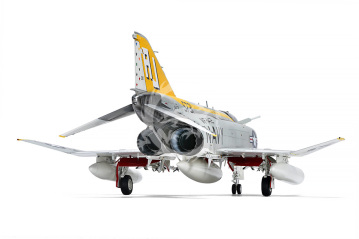 F-4J Phantom II Zoukei-Mura SWS48-09 skala 1:48  Nowy model do samodzielnego posklejania i pomalowania, nie zawiera kleju ani farb.