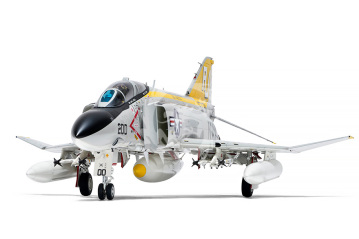 F-4J Phantom II Zoukei-Mura SWS48-09 skala 1:48  Nowy model do samodzielnego posklejania i pomalowania, nie zawiera kleju ani farb.