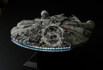 Falcon Millennium Perfect Grade Bandai 1/72 z LED Star Wars 01206