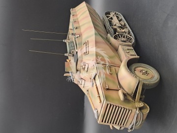 Leichter Schutzenpanzerwagen P-107 U-304(f) - Km Model KM-35002 skala 1/35 