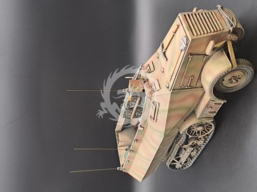 Leichter Schutzenpanzerwagen P-107 U-304(f) - Km Model KM-35002 skala 1/35 