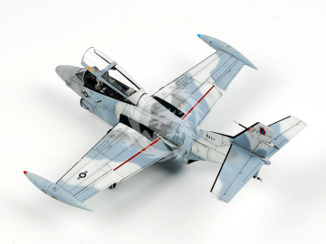 Model plastikowy T-2C Buckeye 'TOP GUN', Wolfpack WP10013, skala 1/72