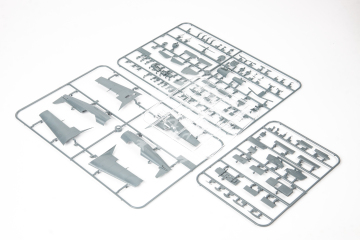 Model plastikowy Z-526AFS Akrobat Weekend Edition Eduard 84185 skala 1/48