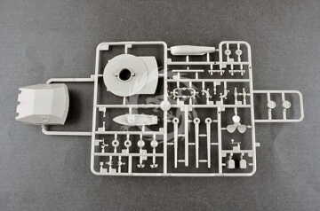 Model plastikowy German Battleship Gneisenau Trumpeter 03714 skala 1/200