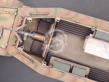 Leichter Schutzenpanzerwagen P-107 U-304(f) - Km Model KM-35002 skala 1/35 