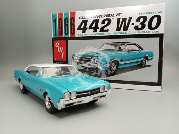 1966 Oldsmobile 442 W30 Hardtop -  AMT 1432 skala 1/25