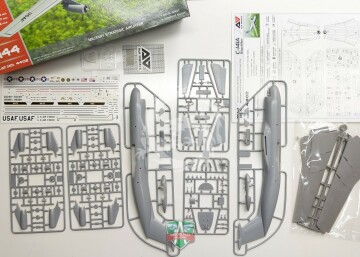 Lockheed C-141A Starlifter A&A Models 4402 skala 1/144