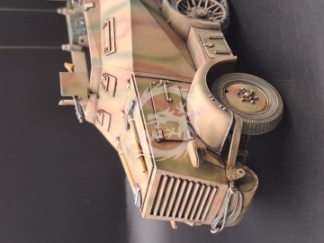 Leichter Schutzenpanzerwagen P-107 U-304(f) - Km Model KM-35002 skala 1/35 