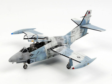 Model plastikowy T-2C Buckeye 'TOP GUN', Wolfpack WP10013, skala 1/72