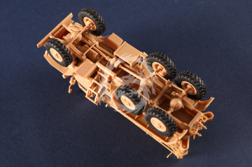  APA-5D Airport Starter Vehicle - Hobby Boss 82962 skala 1/72