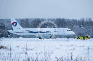 Sukhoi Superjet SSJ-100 -95B Severstal Revaro RG-А092  1/144