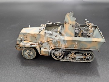 Schutzenpanzerwagen U304(f) mit 2 cm Flak 38-late version - Km Model 72009 skala 1/72