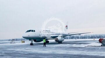 Sukhoi Superjet SSJ-100 -95B Severstal Revaro RG-А092  1/144