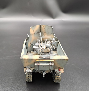 Schutzenpanzerwagen U304(f) mit 2 cm Flak 38-late version - Km Model 72009 skala 1/72