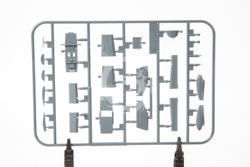 Model plastikowy Z-526AFS Akrobat Weekend Edition Eduard 84185 skala 1/48