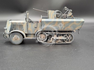 Schutzenpanzerwagen U304(f) mit 2 cm Flak 38-early version - Km Model KM35008 skala 1/35 