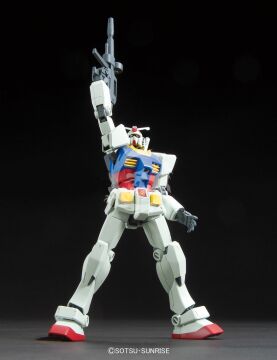 Model plastikowy RX-78-2 Gundam E.F.S.F. Prototype Close-Combat Mobile Suit, Bandai 0196716, skala 1/144.