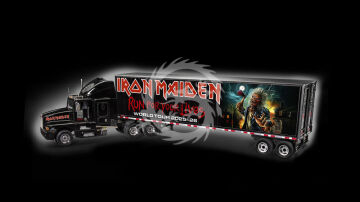 Tour Truck Iron Maiden (50th Anniversary) - Revell 07740 skala 1/32