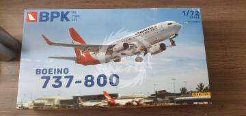 Boeing 737-800 Qantas BPK big planes kits 7218 skala 1/72