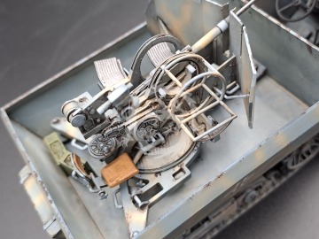 Schutzenpanzerwagen U304(f) mit 2 cm Flak 38-early version - Km Model KM35008 skala 1/35 