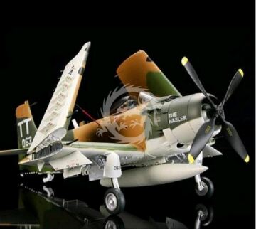 A-1J Skyraider U.S.AIR FORCE + zestaw WEAPONS 2 - Zoukei-Mura SWS16 skala 1/32