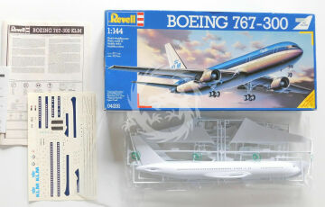 Boeing 767-300 Revell 04231 skala 1/144