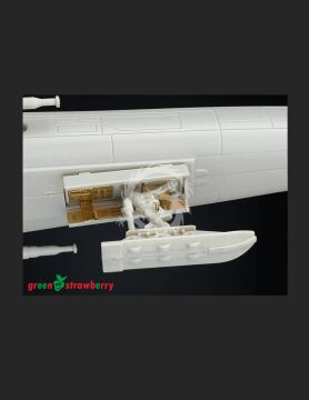 13821 Colonial Viper - Wheel bay & exterior - TOS Green Strawberry scale 1/32 Battlestar Galactica