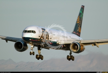 Boeing 757-200 ATA EI-LTA Kalkomania Pas-Decals w skali 1/144