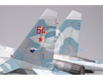 Sukhoi Su-27UB Flanker-C Trumpeter 02270 skala 1/32