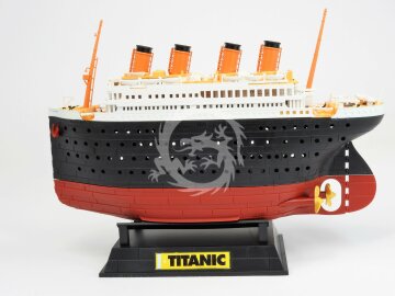 Model plastikowy TITANIC PORT SCENE & AIRSHIP, SUYATA SL002, bez skali